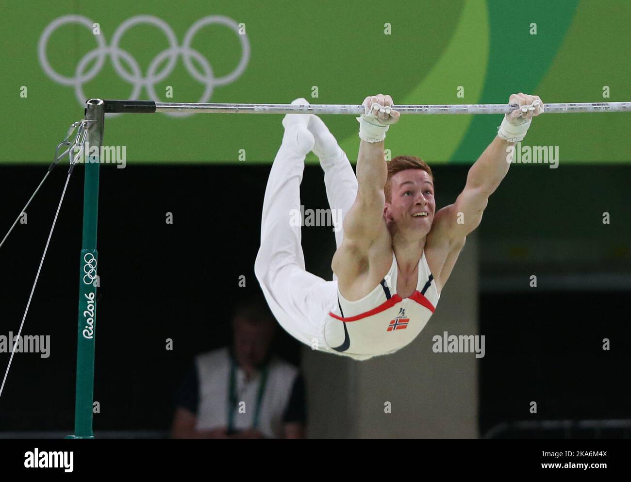 RIO DE JANEIRO, BRÉSIL 20160806. Jeux olympiques d'été à Rio 2016. Stian Skjerahaug en action dans la barre haute lors de la qualification en gymnastique à l'arène olympique de Rio samedi. Photo: Erik Johansen / NTB scanpix Banque D'Images