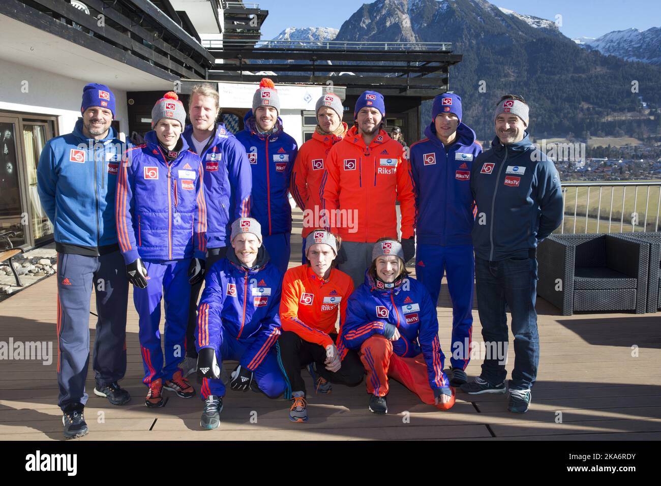 Oberstdorf 20161229. L'équipe norvégienne est prête pour la course d'ouverture du tournoi four Hills à Oberstdorf. Première rangée, de gauche à droite : Robert Johansson, Anders Fannemel et Tom Hilde. Rangée arrière de droite : Alexander Stöckl, Halver Egner Granerud, Andreas Wilberg, Andreas Stjernen, Lars Haugvad, Magnus Breive, Daniel second Tande et Clas Brede Braaten. Photo: Terje Bendiksby / NTB scanpix Banque D'Images