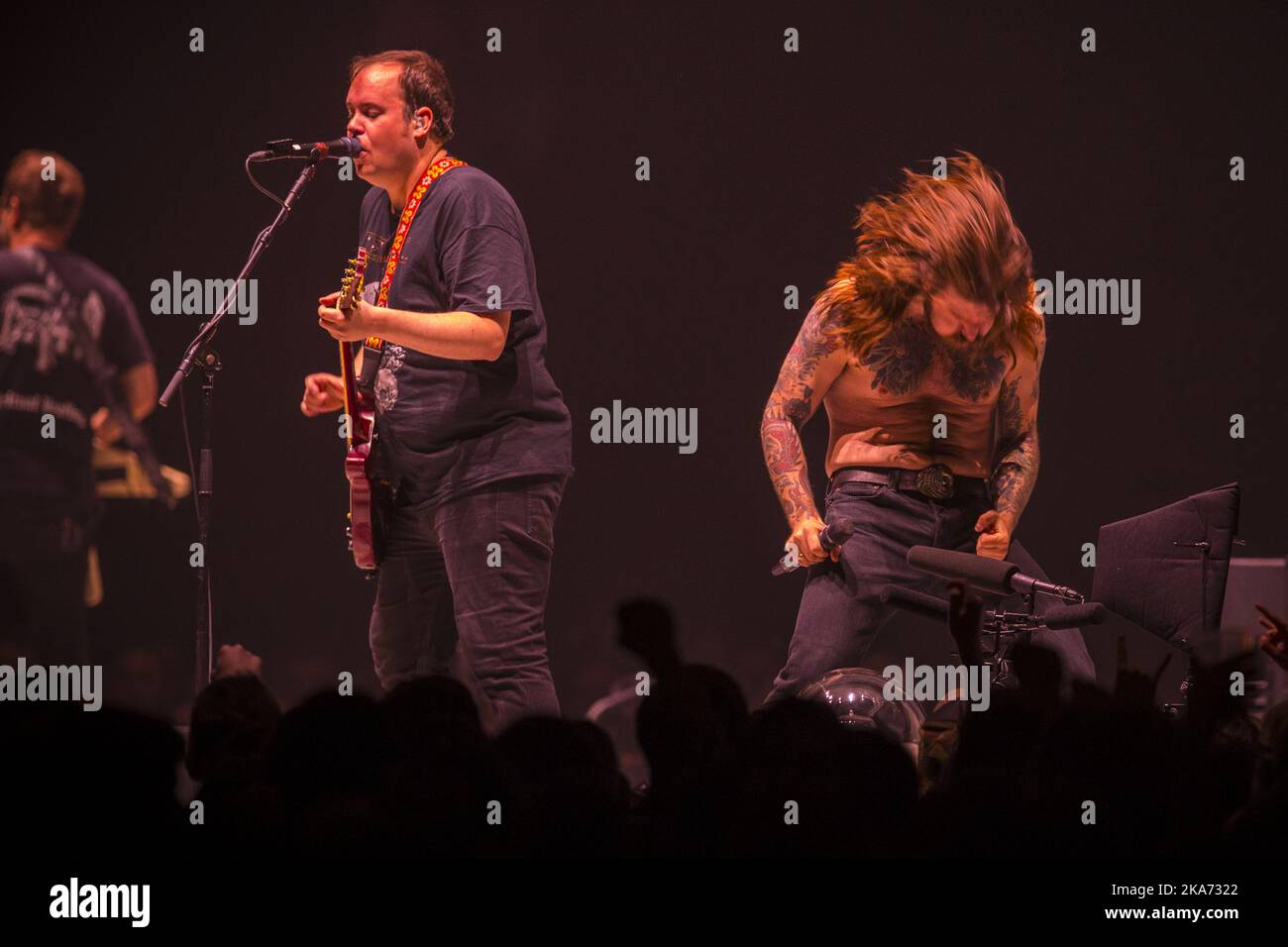 Baerum, Norvège 20180502. Le groupe de métal norvégien Kvelertak est le groupe de soutien de Metallica à Telenor Arena mercredi soir. Le groupe Stavanger participe à toute la tournée européenne de Metallica - WorldWired Tour. Photo: Heiko Junge / NTB scanpix Banque D'Images