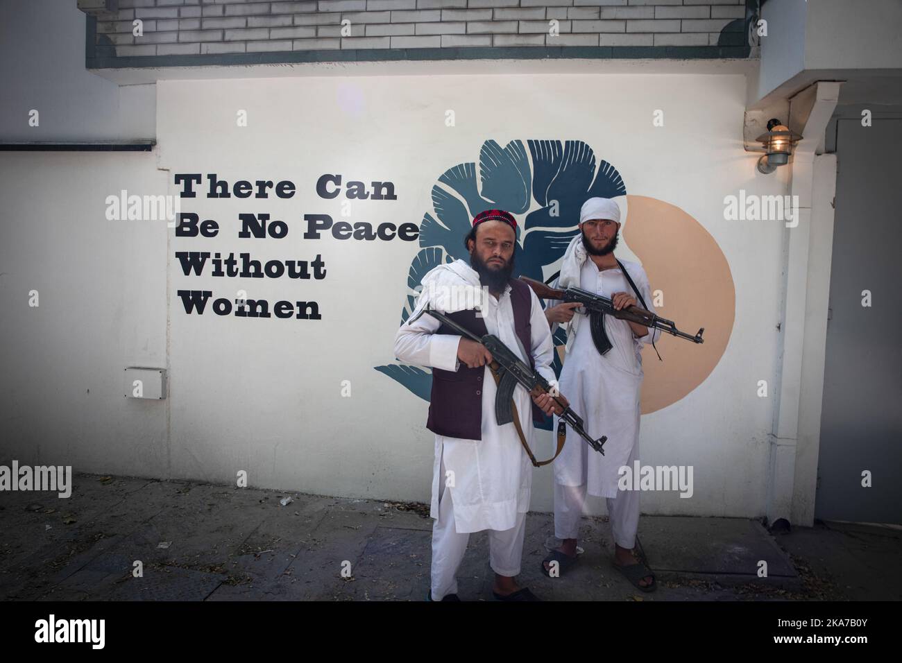 20210906 - Kaboul, Afghanistan le message sur le mur est incompatible avec le règne des talibans la dernière fois qu'ils étaient au pouvoir. Ambassade de Norvège à Kaboul, Afghanistan 56 combattants talibans vivent à l'ambassade de Norvège à Kaboul. Du vin, des magazines et des CD ont été recueillis et seront brûlés par les talibans. Photo: Afshin Ismaeli / Aftenposten / NTB Banque D'Images