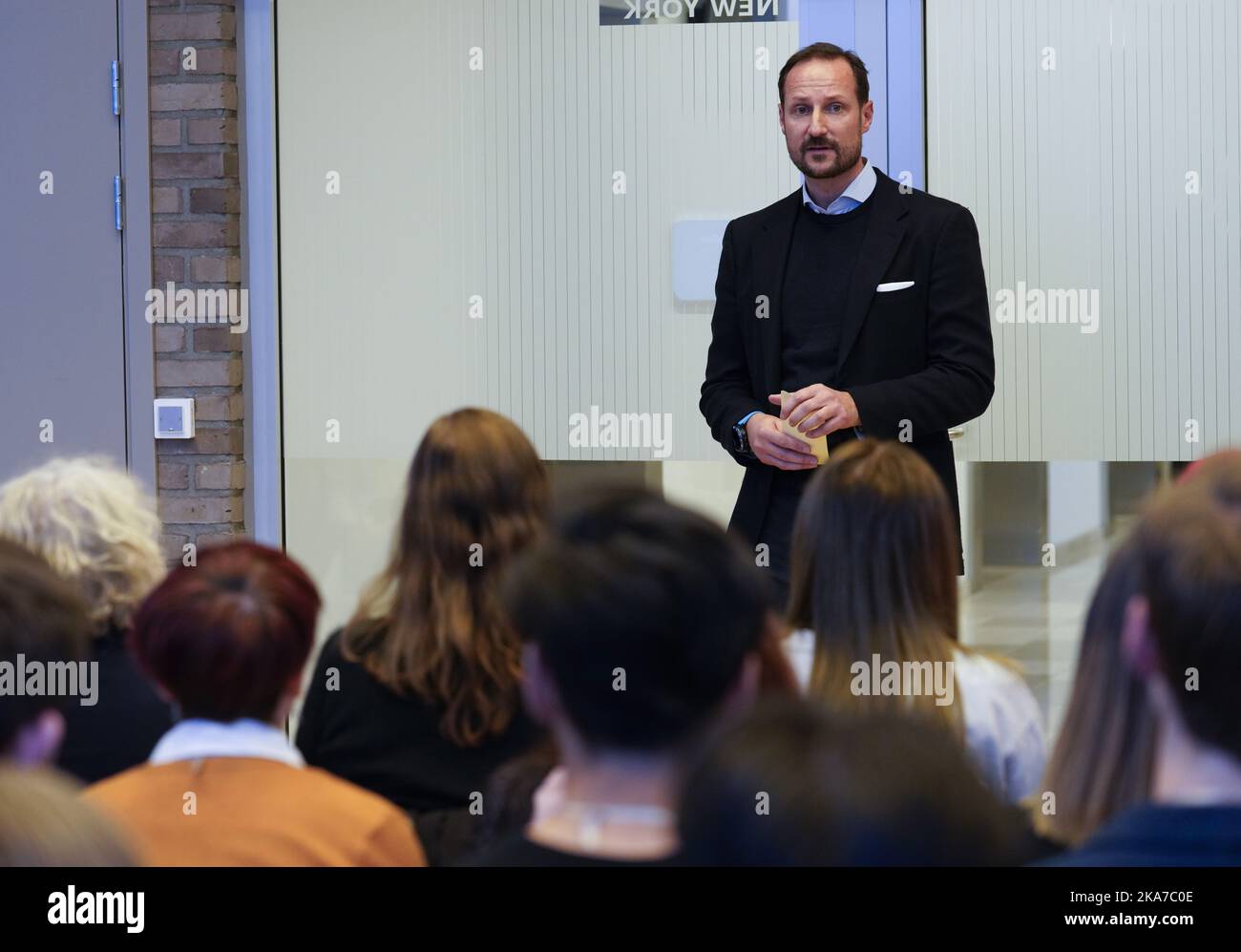 Oslo 20201129. Le prince héritier Haakon à la réunion où la fondation du prince héritier et de la princesse couronne veut mettre en valeur la voix des jeunes. Par conséquent, la fondation lance maintenant une réunion future où les jeunes peuvent discuter des sujets actuels et transmettre leurs points de vue directement aux décideurs. Photo: Terje Bendiksby / NTB Banque D'Images