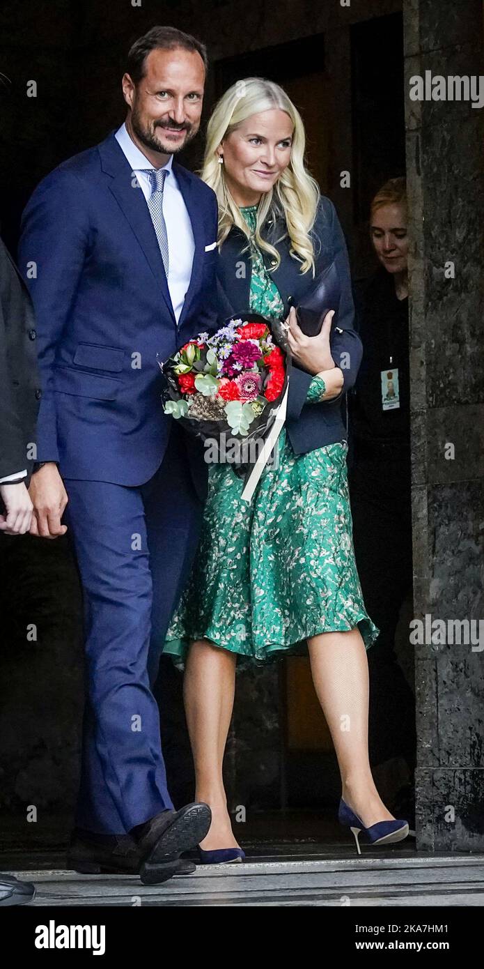 Oslo 20220926. Le prince héritier Haakon et la princesse Mette-Marit quittent lundi l'ouverture de la semaine de l'innovation d'Oslo 2022 à l'hôtel de ville d'Oslo. Photo: Lise Aaserud / NTB Banque D'Images