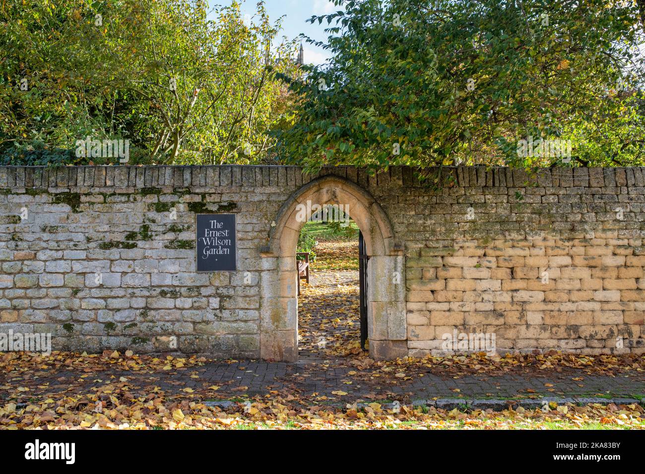 L'entrée du jardin Ernest Wilson en automne. Chipping Campden, Cotswolds, Gloucestershire, Angleterre Banque D'Images