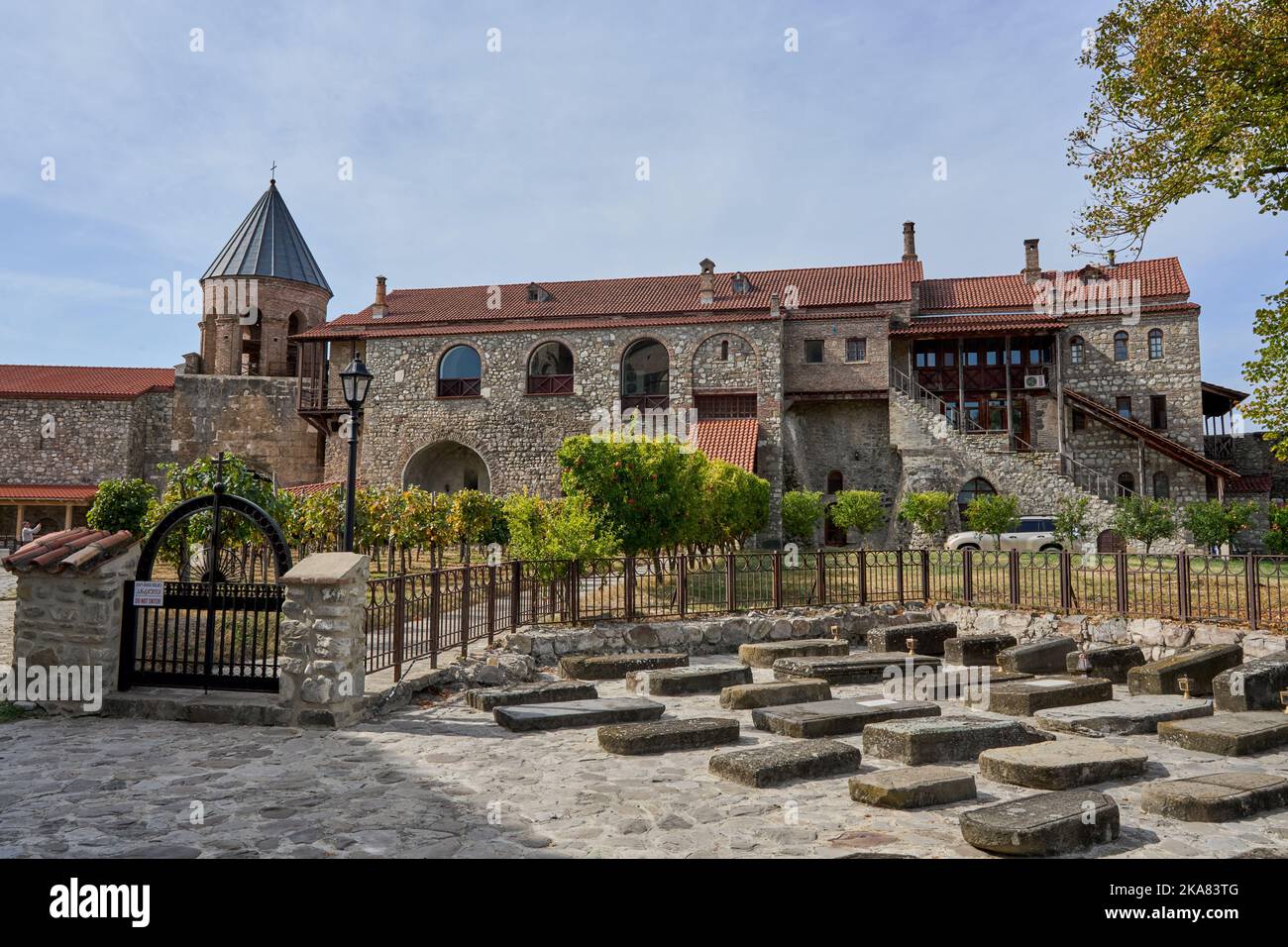 Alawerdi Kloster, Refektorium, wohnräume der Mönche, vorne Grabplatten, Kachtien, Georgen Banque D'Images