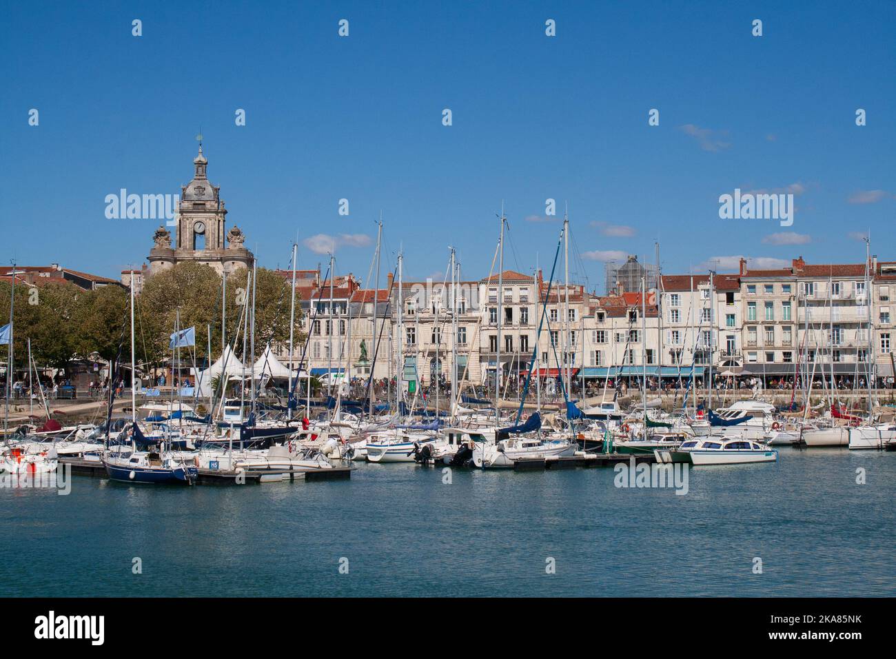 Batiment moderne la rochelle Banque de photographies et d’images à ...