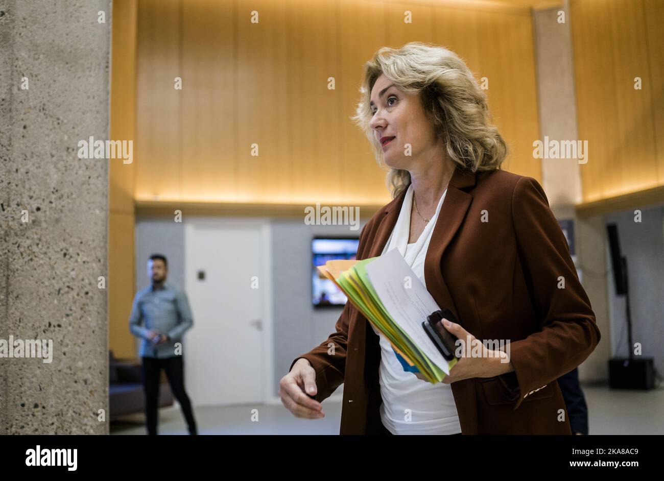 2022-11-01 14:54:29 LA HAYE - Président de la Chambre Vera Bergkamp pendant l'heure hebdomadaire des questions à la Chambre des représentants. ANP BART MAAT pays-bas hors - belgique hors Banque D'Images