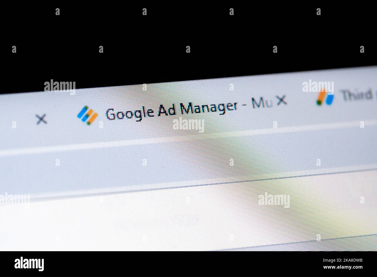 Google ad Manager site de tableau de bord ouvert dans un onglet de navigateur, logo symbole, ordinateur portable écran extrême gros plan, détail, personne annonces en ligne, annonce gains c Banque D'Images
