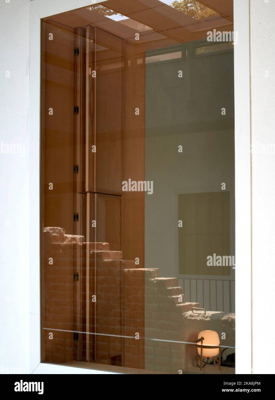Réflexion dans le vitrage,. Circulo Mexicana, Mexico, Mexique. Architecte: Ambrosi Etchegaray, 2019. Banque D'Images