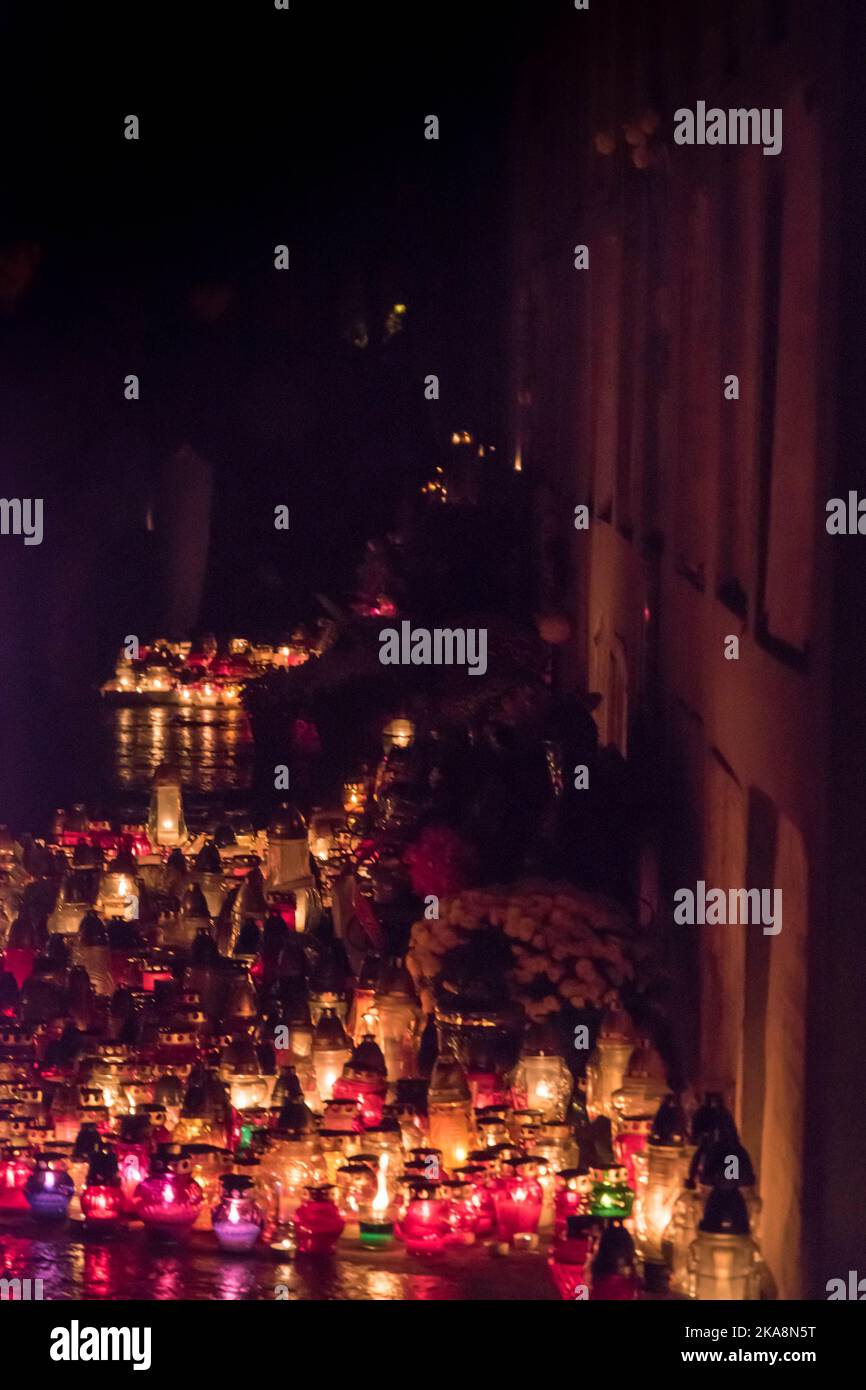 cimetière polonais le jour de tous les saints, cmenatarz w polsce, wszystkich swinetych znicze Banque D'Images
