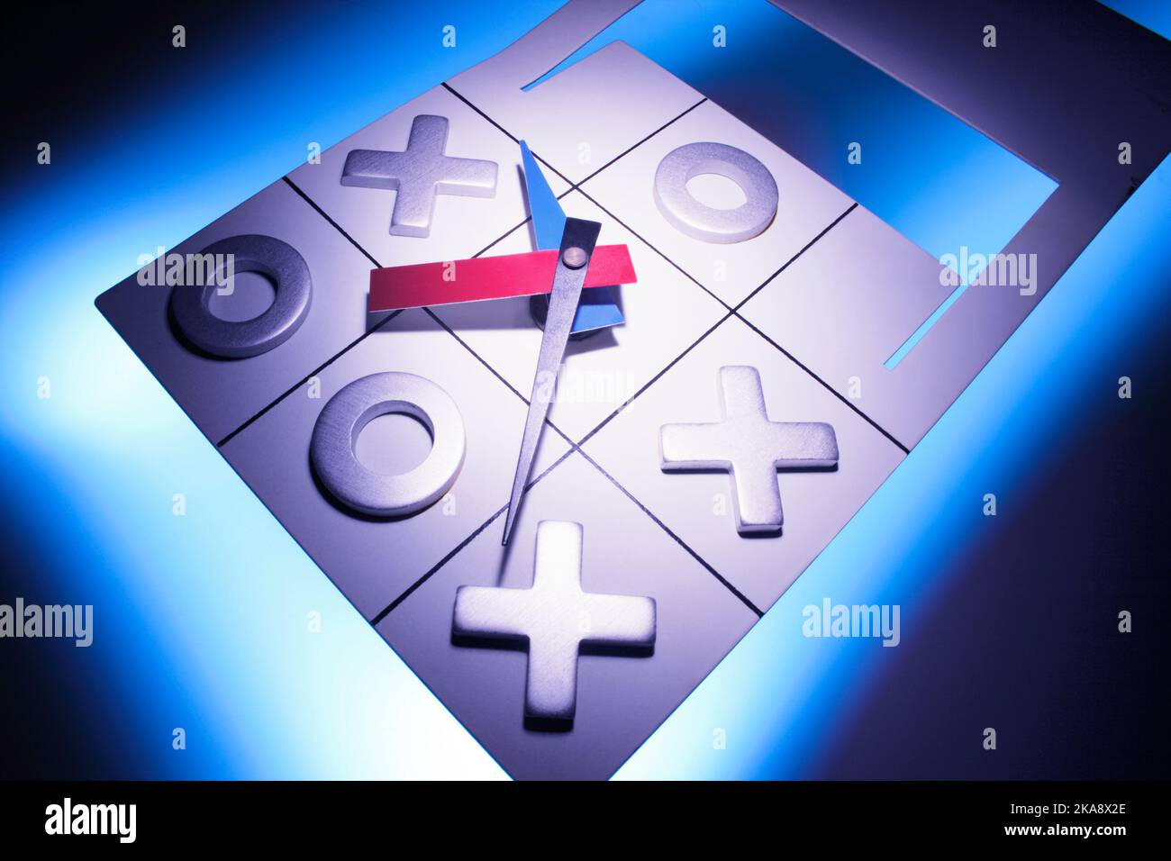 TIC TAC TOE avec aiguilles d'horloge Banque D'Images