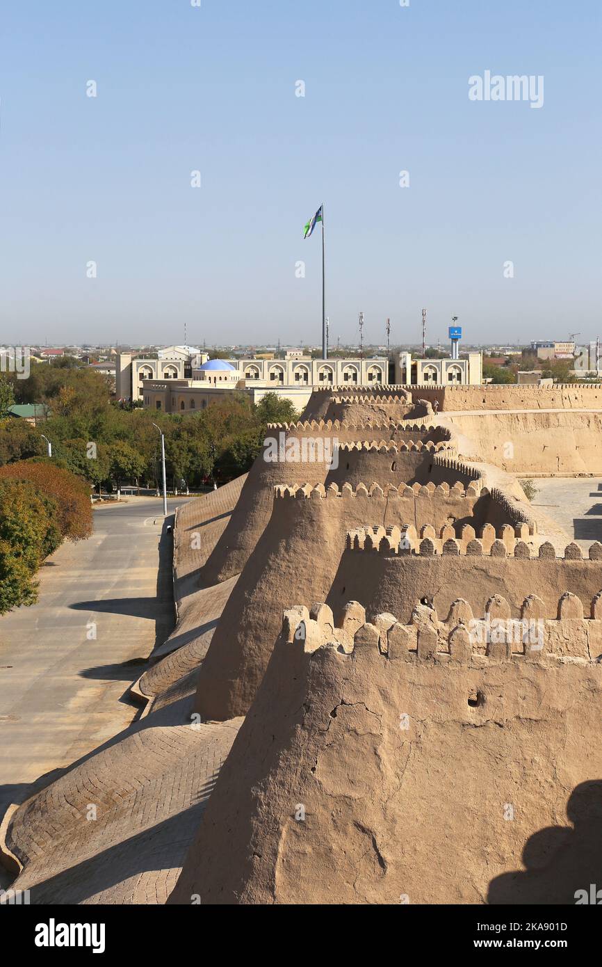 Murs de la ville vus de la terrasse de toit du Palais Kunya Ark, Ichan Kala (forteresse intérieure), Khiva, province de Khorezm, Ouzbékistan, Asie centrale Banque D'Images