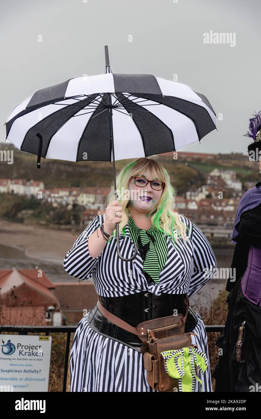 Les gens s'habillés au Whitby Goth Weekend Banque D'Images