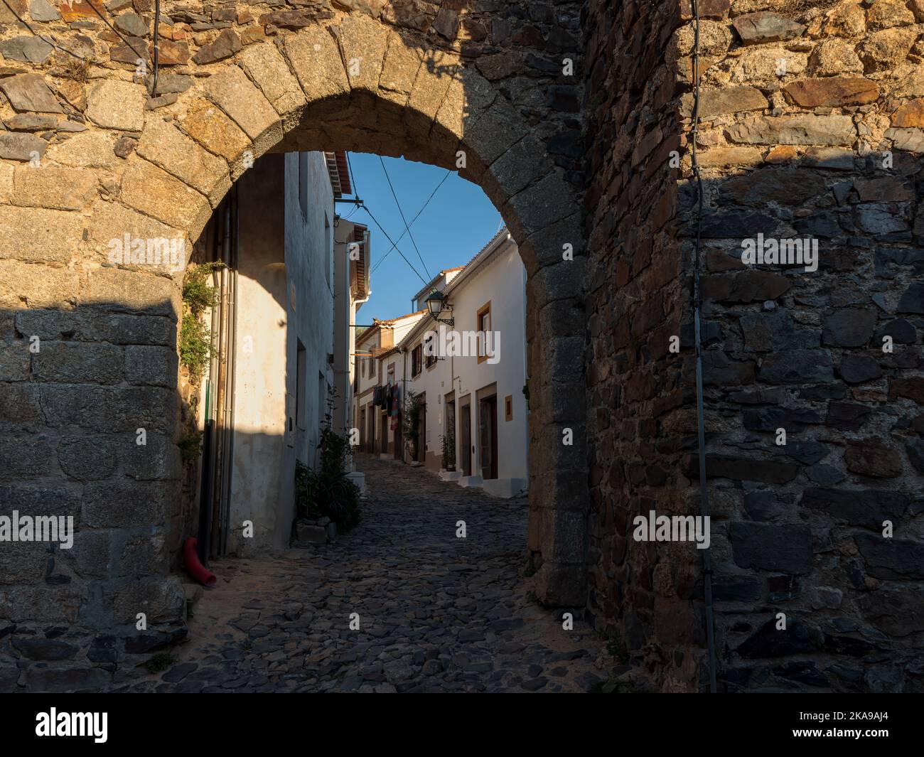 Ancienne porte médiévale dans la vieille ville de Castelo de vide. Portugal. Banque D'Images