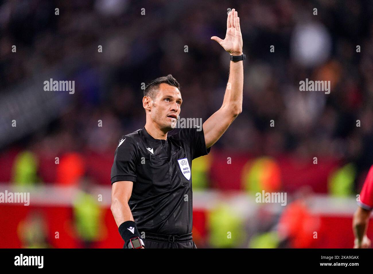 LEVERKUSEN, ALLEMAGNE - NOVEMBRE 1 : arbitre Maurizio Mariani lors du match de la Ligue des champions du groupe B entre Bayer 04 Leverkusen et le Club Brugge KV au BayArena sur 1 novembre 2022 à Leverkusen, Allemagne (photo de Joris Verwijst/Orange Pictures) Banque D'Images