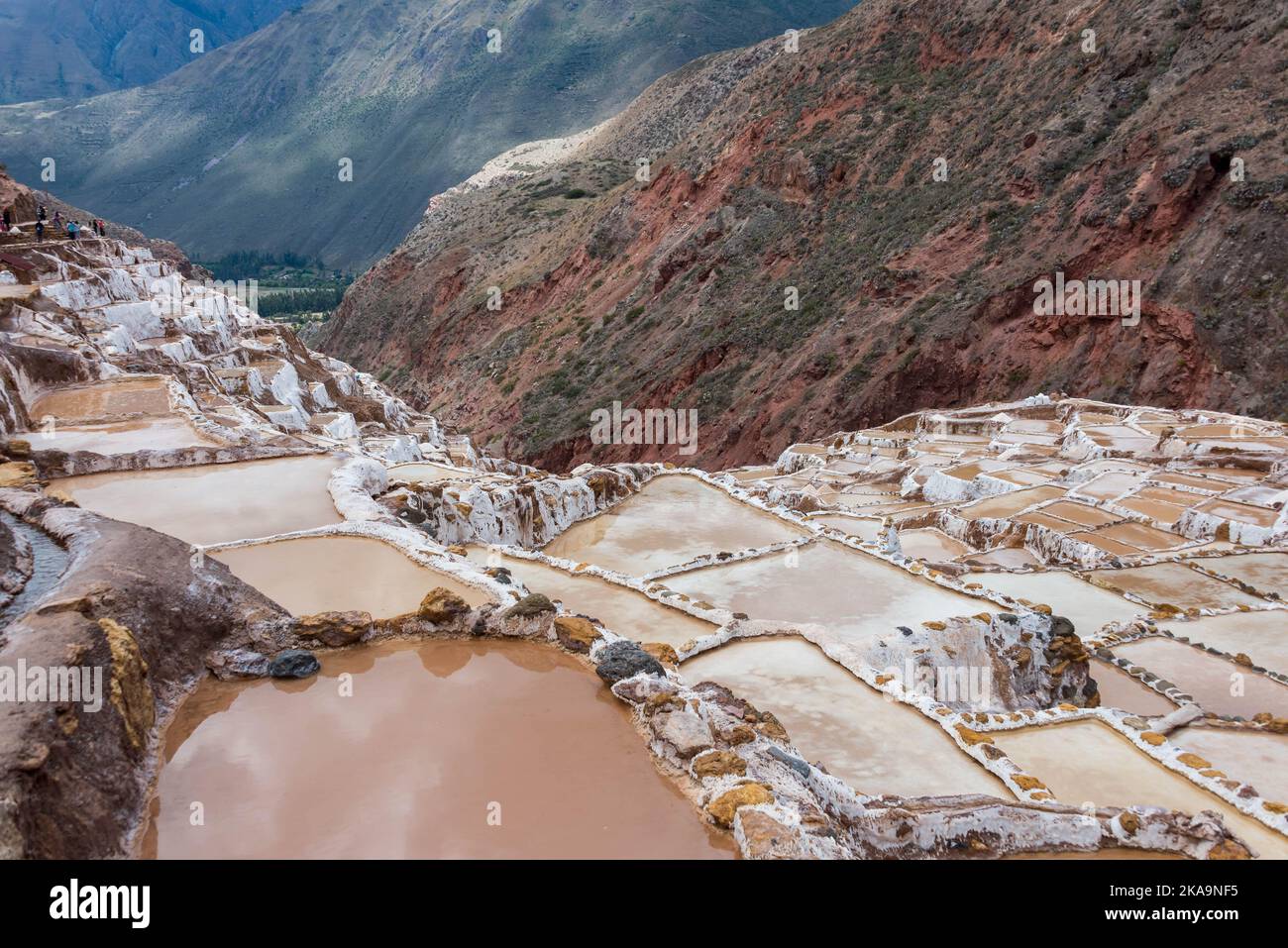 Terrasses de Maras. Lieu d'extraction du sel à travers les terrasses, appelé Maras, près de Cusco, Pérou Banque D'Images