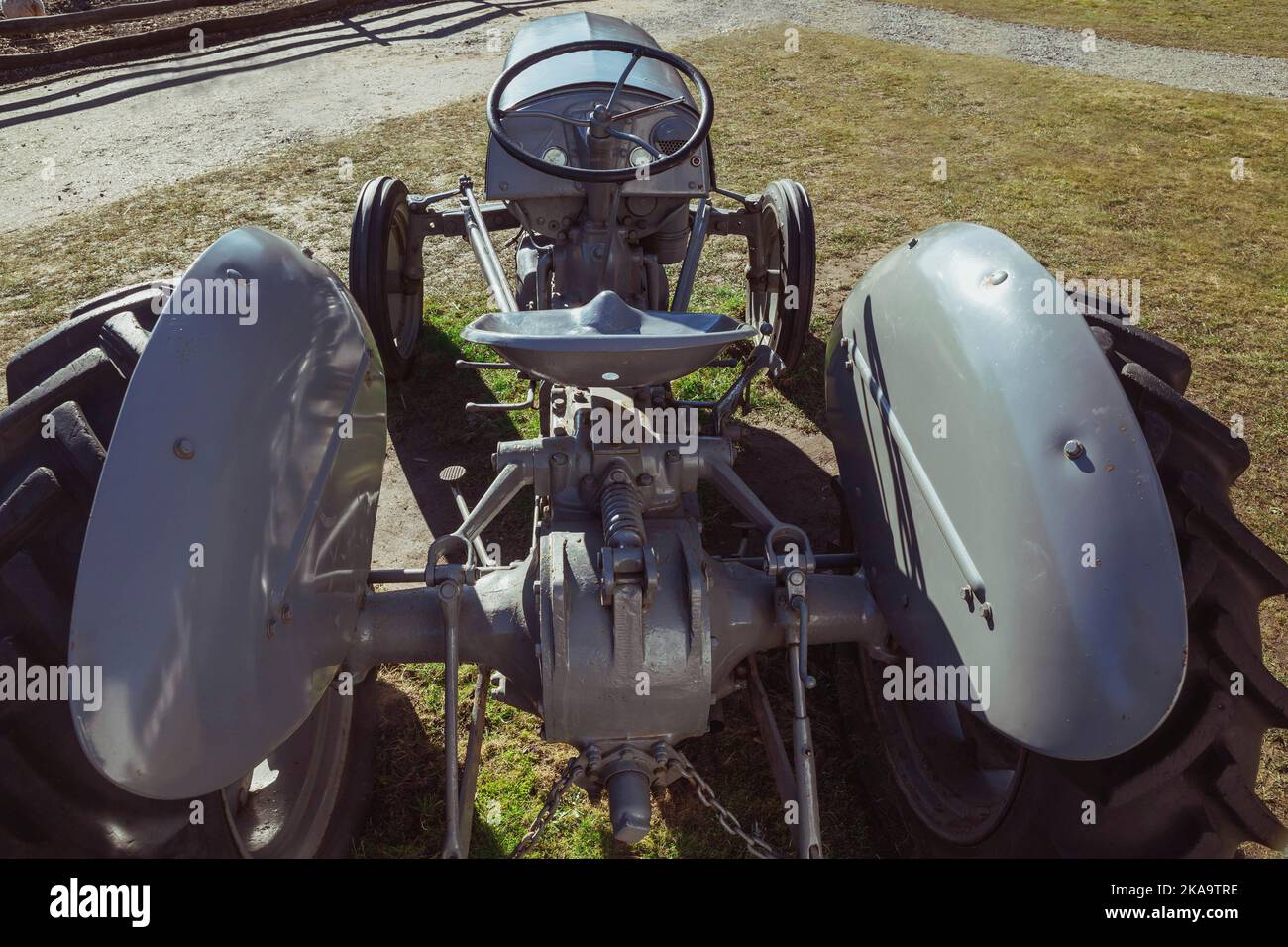 Tracteur d'époque. Vue depuis le siège conducteur Banque D'Images