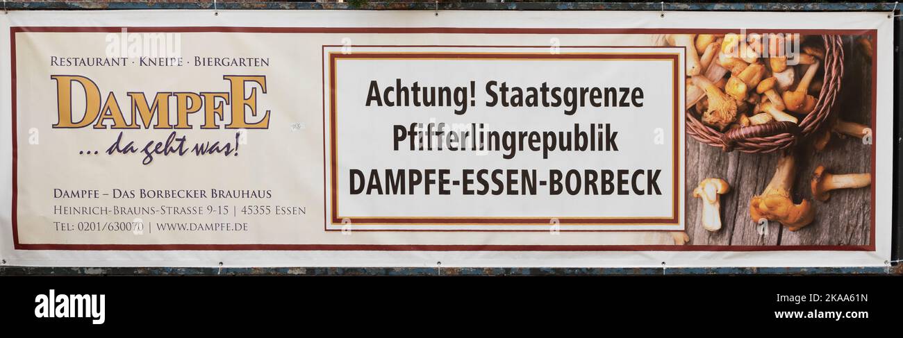 Un gros plan d'une affiche avec inscription: Attention, frontière de l'Etat République Chanterelle. Essen, Allemagne. Banque D'Images