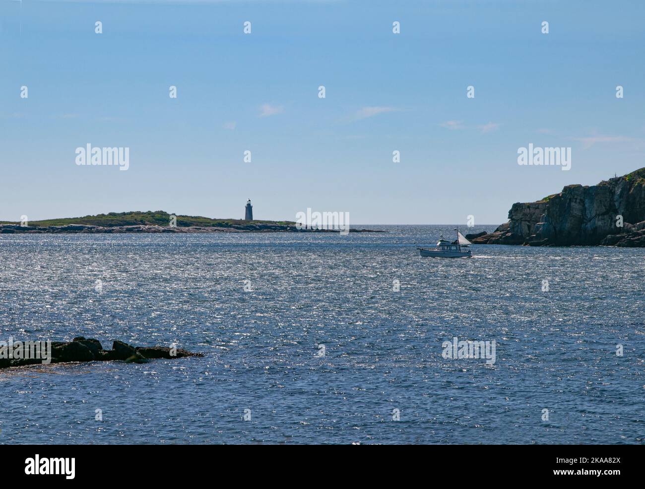 Les vues magnifiques sur la côte de l'extérieur du port de Portland, Maine depuis Peaks Island à l'ouverture du port de Portland. Banque D'Images