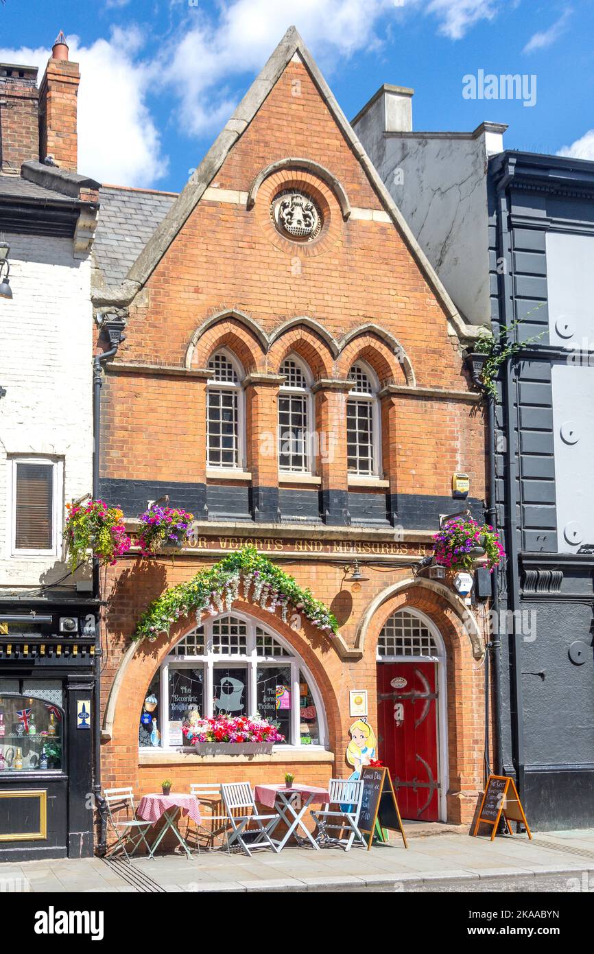 L'excentrique Englishman Teahouse, St Giles' Street, Northampton, Northamptonshire, Angleterre, Royaume-Uni Banque D'Images
