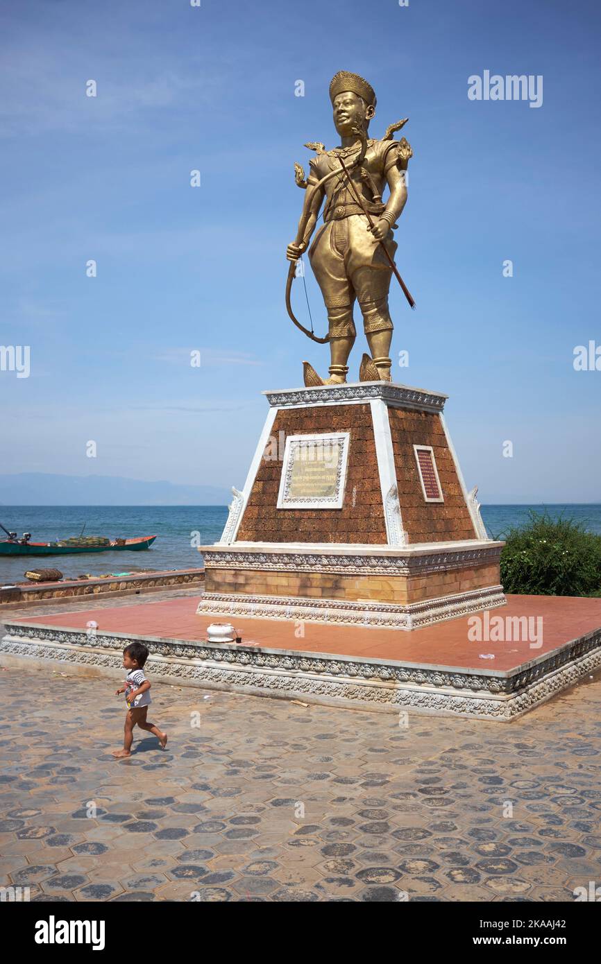 Statue de Sdech Korn (Srei Chettha II) Roi du Cambodge au marché du crabe du village de pêcheurs à Kep Cambodge Banque D'Images