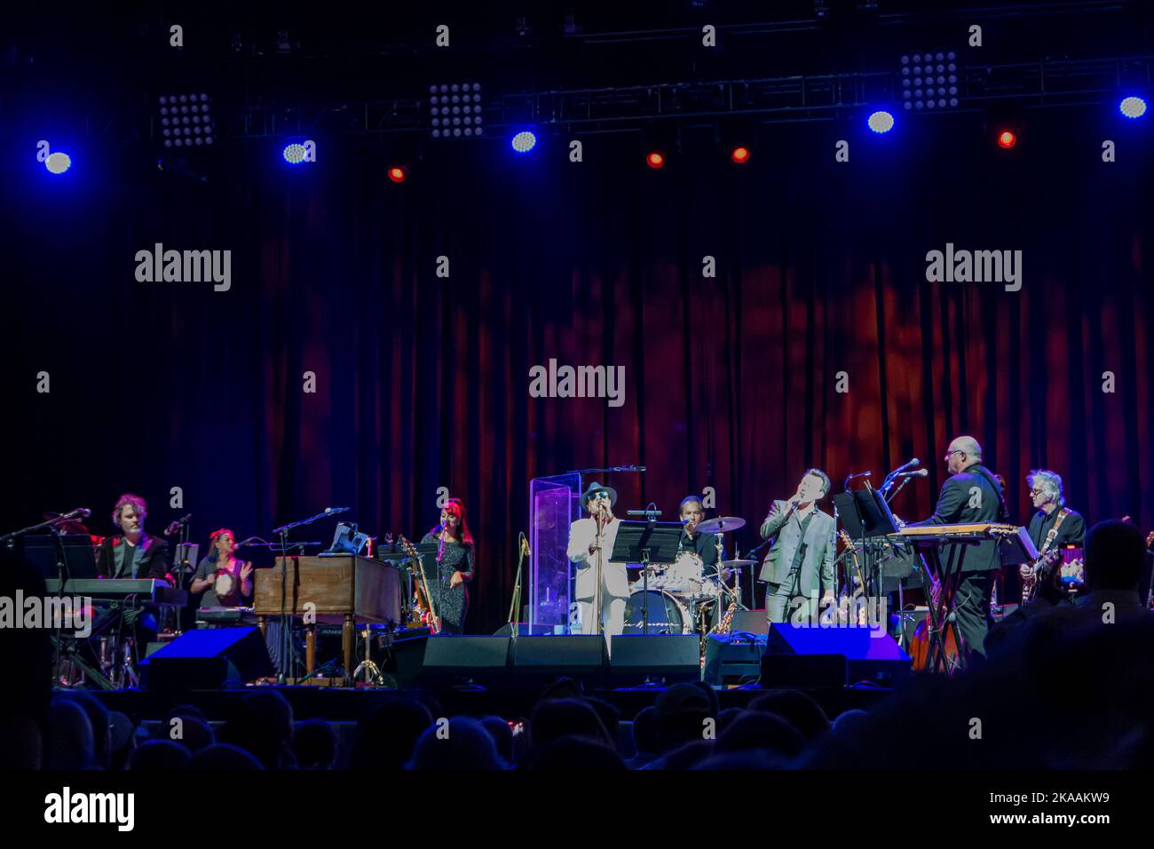 Van Morrison et son groupe se sont performances au pavillon de la Banque leader à Boston Banque D'Images