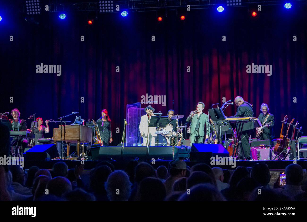 Van Morrison et son groupe se sont performances au pavillon de la Banque leader à Boston Banque D'Images