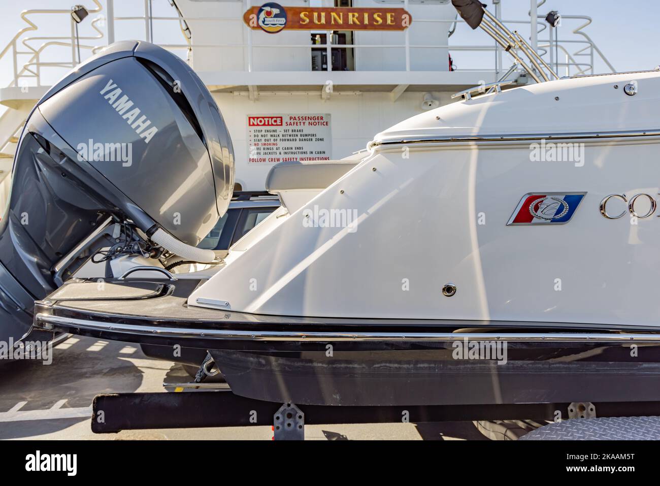 Plate forme de bateau à moteur Banque de photographies et d'images à haute  résolution - Alamy