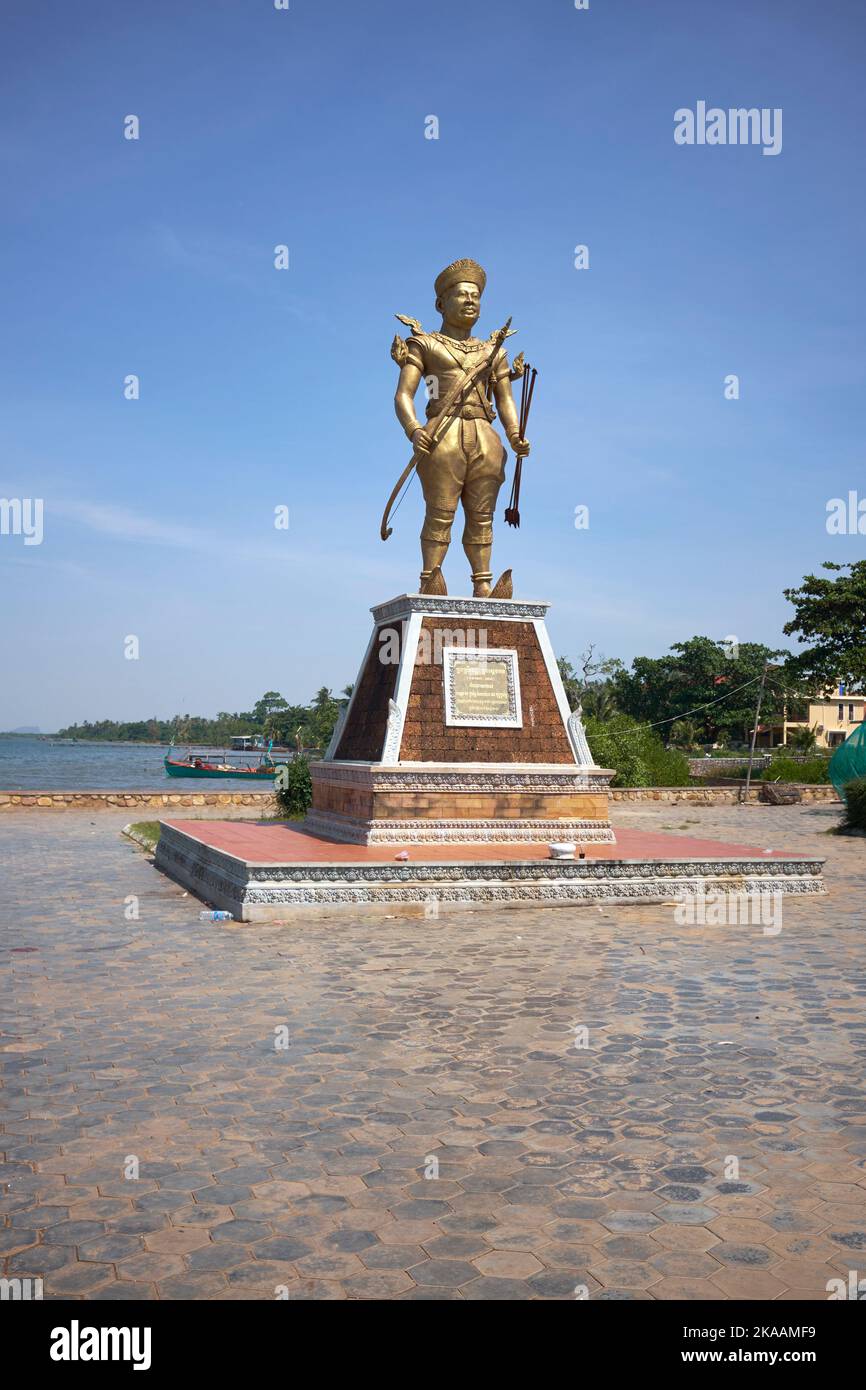 Statue de Sdech Korn (Srei Chettha II) Roi du Cambodge au marché du crabe du village de pêcheurs à Kep Cambodge Banque D'Images