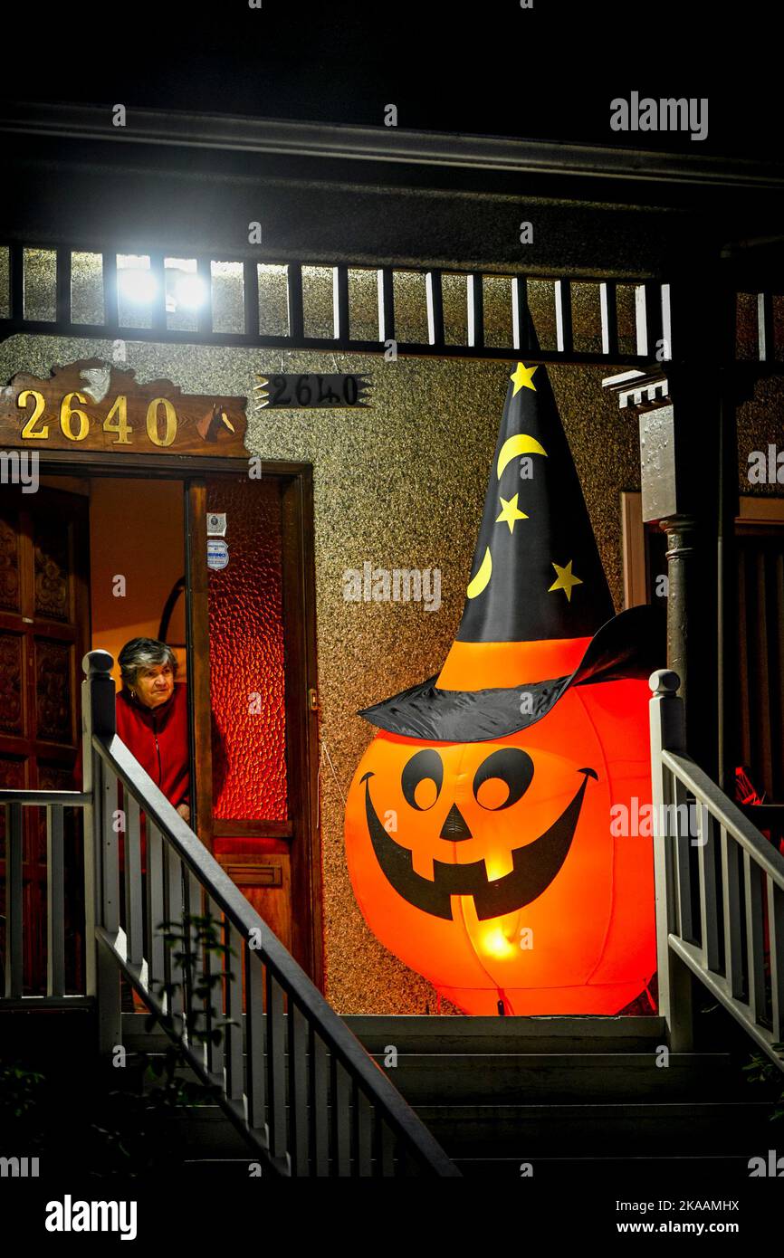 Halloween Night, Trinity Street, East Vancouver, Colombie-Britannique, Canada Banque D'Images