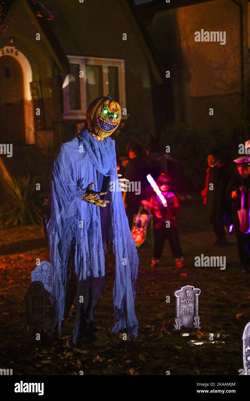 Halloween Night, Trinity Street, East Vancouver, Colombie-Britannique, Canada Banque D'Images