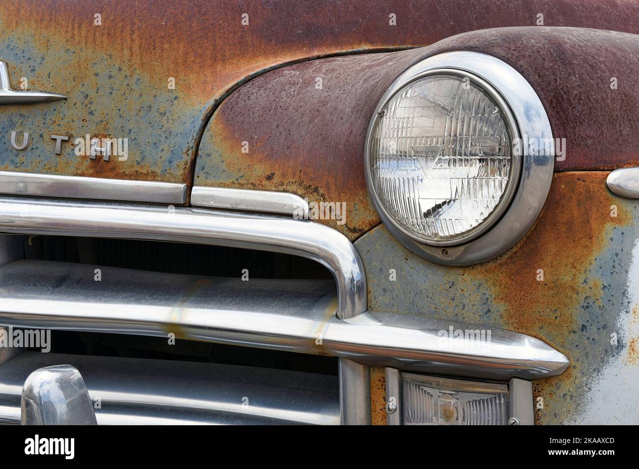 Gros plan de voiture Patina Rust après 7 décennies dans le soleil chaud du Nouveau-Mexique Banque D'Images