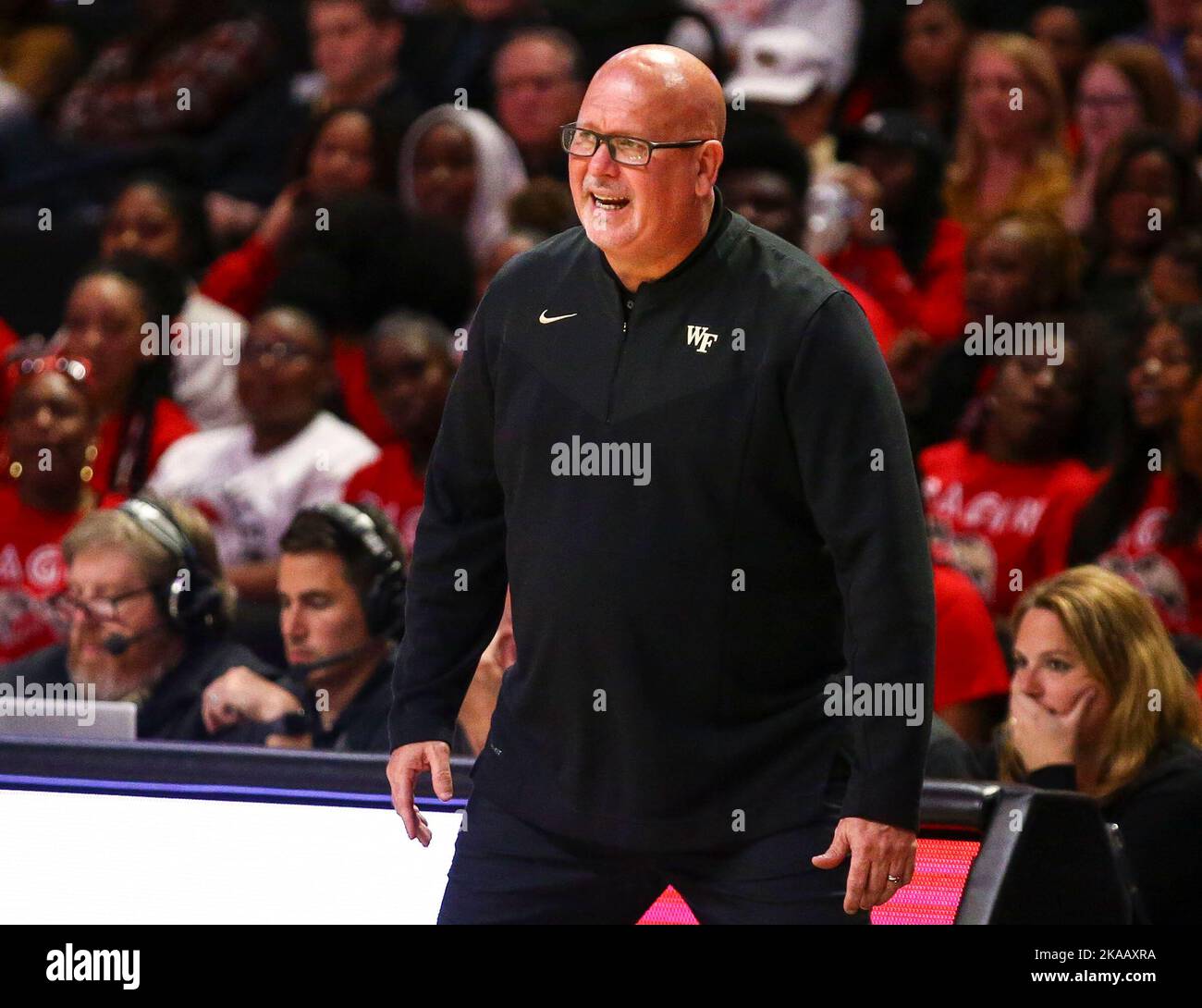 1 novembre 2022 Steve Forbes dirige l'entraîneur de basketball de l