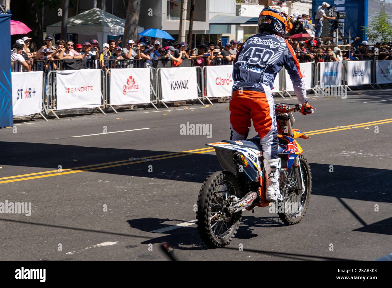 GUADALAJARA, MEXIQUE - OCTOBRE 25 2022 : Showrun Aaron Colton, Didier Goirand et ivan Ramirez à moto Banque D'Images