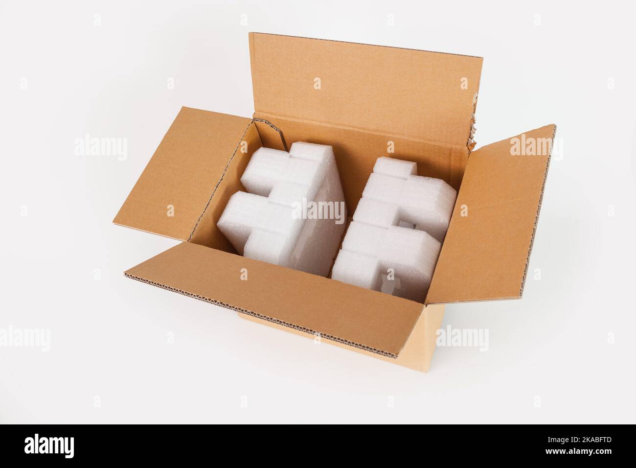 boîte vide avec plusieurs étagères de rangement à l'intérieur Banque D'Images