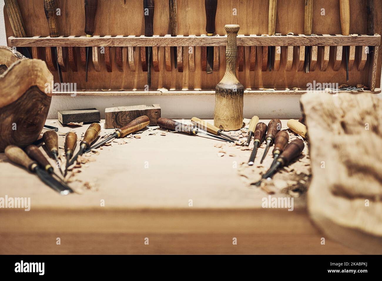 Tous les bons outils pour faire le travail. L'intérieur d'un atelier d'artisans. Banque D'Images
