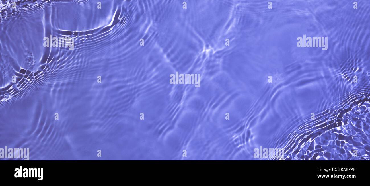 bannière transparente violet clair calme eau vague surface texture bannière Banque D'Images