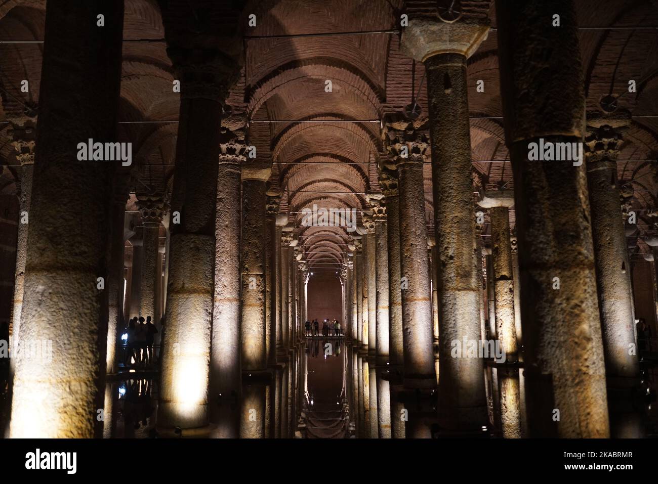 ISTANBUL TURKIYE 11 SEPTEMBRE 2022 Int rieur De La Citerne istanbul-turkiye-11-septembre-2022-int-rieur-de-la-citerne