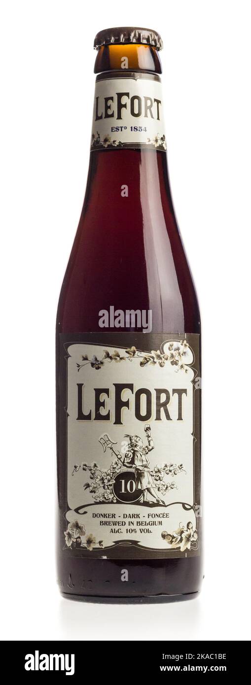 Bouteille de bière belge Lefort Dark isolée sur fond blanc Banque D'Images