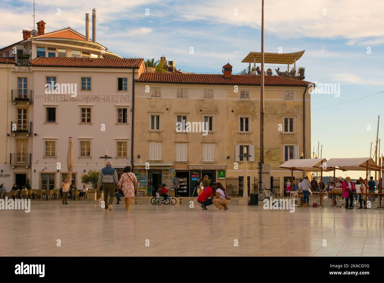 Piran, Slovénie - 18 septembre 2022. La place Tartini historique, Tartinijev Trg, dans le centre de la vieille ville de Piran sur la côte slovène Banque D'Images