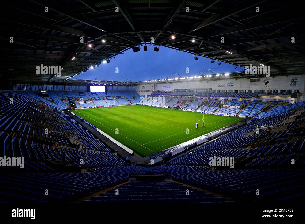 Photo du dossier datée du 21-10-2022 d'Une vue générale de l'aréna Coventry Building Society, Coventry. Les sociétés qui possèdent le CBS Arena ont fait une demande d'administration, mais le stade restera ouvert. Une déclaration d'Arena Coventry Limited (ACL) a confirmé qu'un soumissionnaire privilégié a été identifié. C'est un soulagement pour Coventry avec les Sky Blues accueillant Wigan et QPR avant les pauses de saison pour la coupe du monde sur 12 novembre. Date de publication : mercredi 2 novembre 2022. Banque D'Images