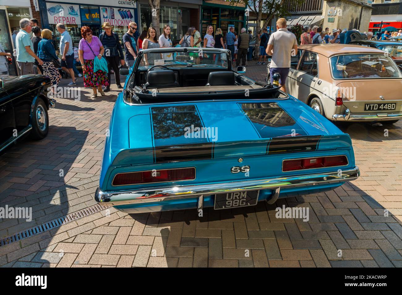 Une Camaro 1969 de Chevrolet et GMC est exposée dans le centre-ville de Gloucester Banque D'Images