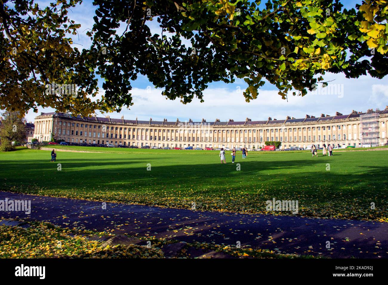 Le Royal Crescent, l'un des monuments les plus emblématiques de Bath, a été construit entre 1767 et 1775 et conçu par John Wood le plus jeune. Bath, Somerset, anglais Banque D'Images