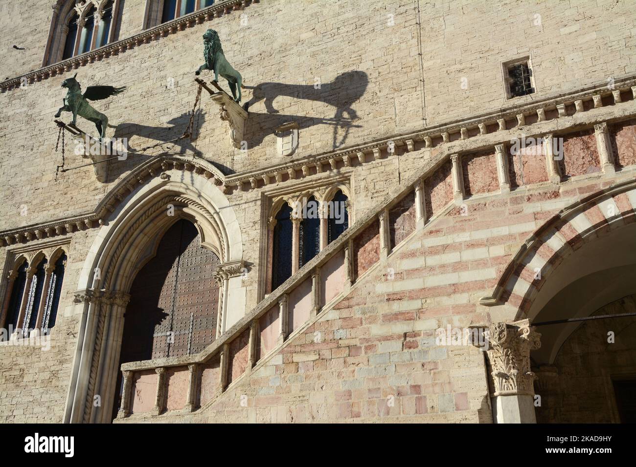 Palazzo dei priori est l'un des meilleurs exemples en Italie d'un palais public de l'ère communale. Il se trouve sur la Piazza IV novembre centrale à Perug Banque D'Images