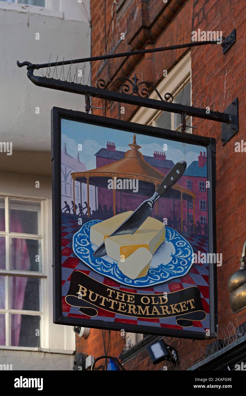 Panneau de pub, The Old Buttermarket, Canterbury, Kent, Angleterre, Grande-Bretagne Banque D'Images