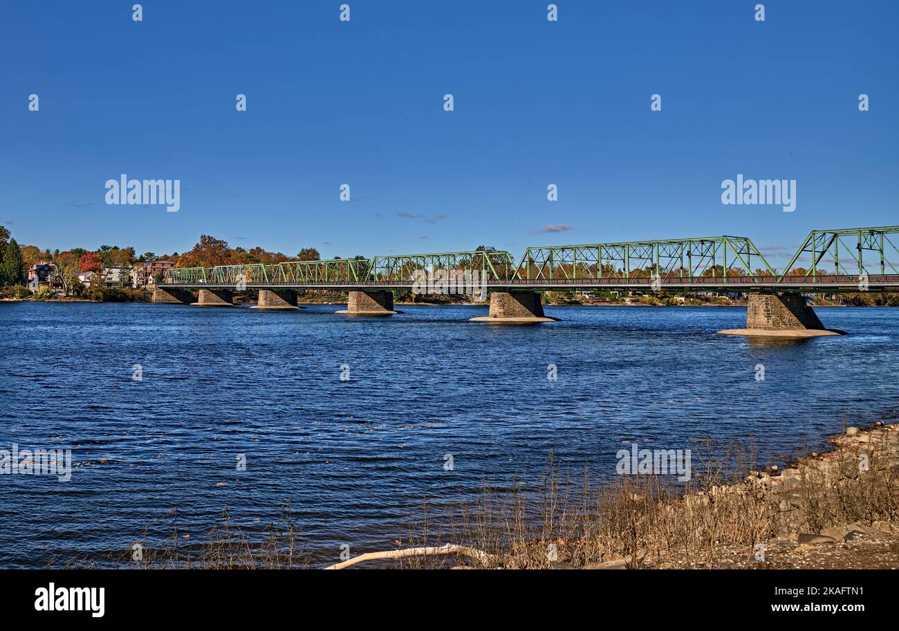 Lambertville New Jersey,New Hope,Pennsylvania Bridge. Prise depuis Lambertville, New Jersey Side. Par beau ciel bleu clair. Banque D'Images