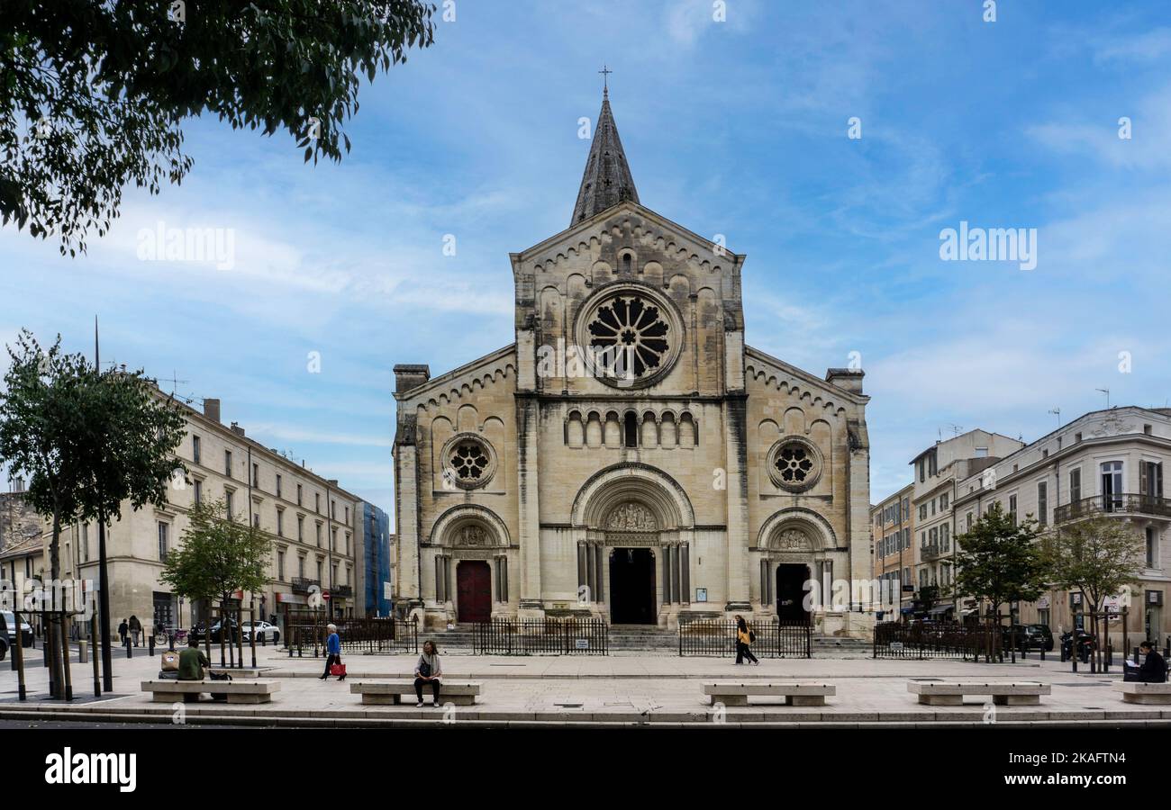 Église Saint-Paul, Nímes, France. Achevé en 1849 dans un style néo-roman. Banque D'Images