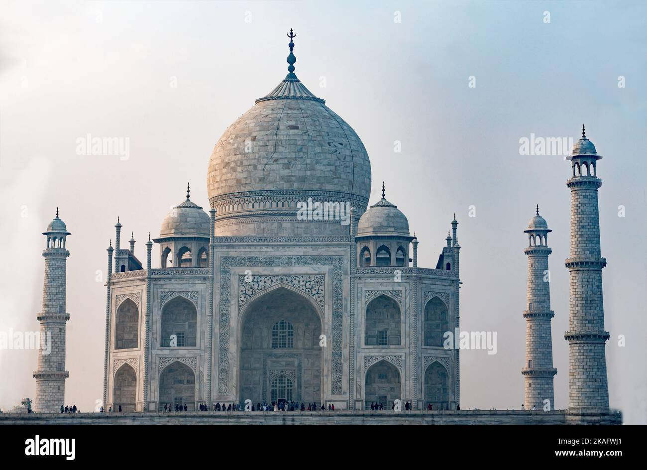 Taj Mahal - site architectural de l'Inde. Matin à Agra. 7900 px de long côté personnes à grande distance. Banque D'Images