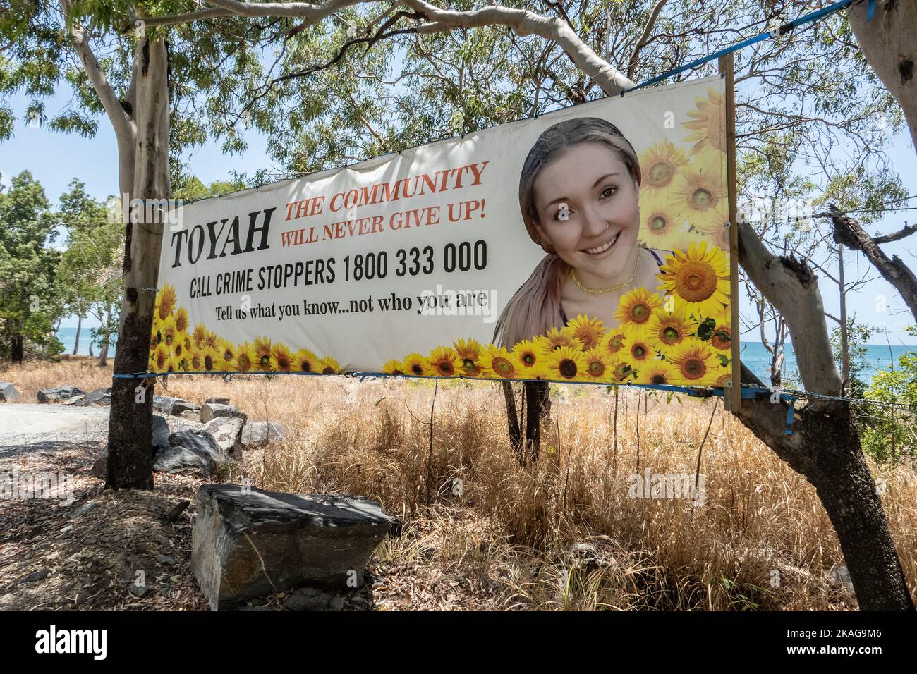 La scène à Wangetti Beach près de Cairns dans le nord du Queensland où Toyah Cordingley a été assassiné en 2018. Un sanctuaire a été créé à sa mémoire. Banque D'Images