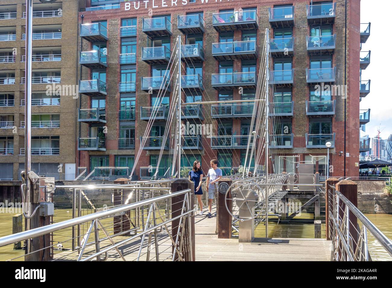 Pont de St Saveurs Dock, St Saveurs Dock, Bermondsey, le quartier londonien de Southwark, Grand Londres, Angleterre, Royaume-Uni Banque D'Images