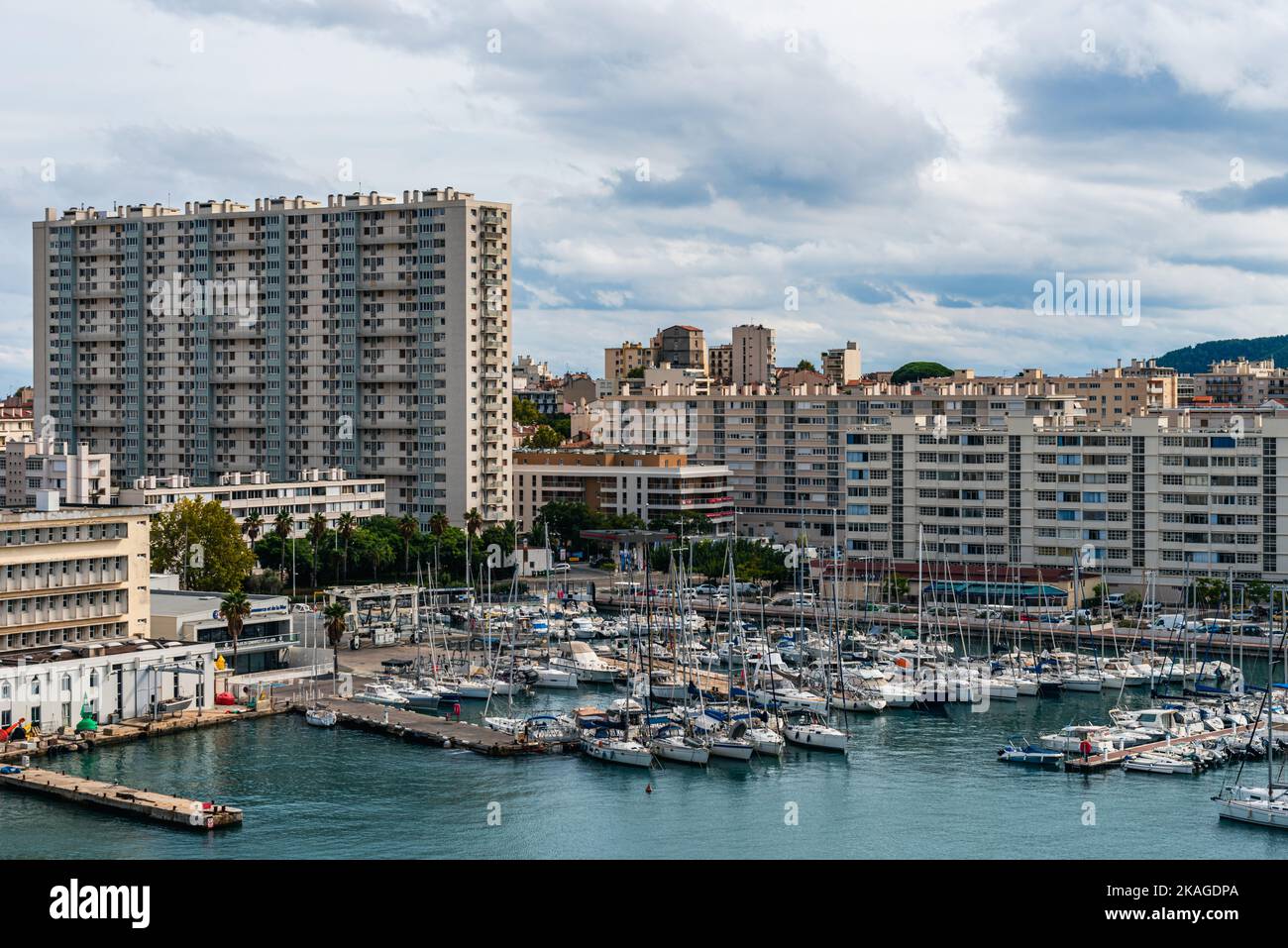 Port de Toulon par temps nuageux, France, Europe Banque D'Images